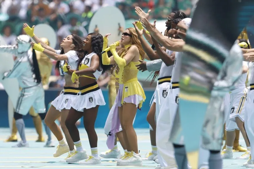 FIEBRE MUNDIAL: Dos Juan Gabriel en la apertura de México
