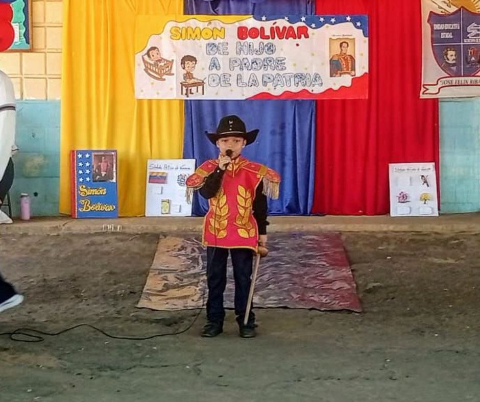Feria del Libro cierra con tributo a Simón Bolívar en la Costa Oriental del Lago