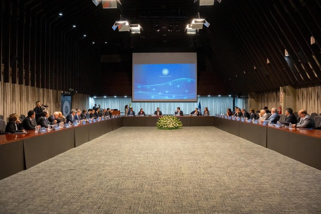 BCV y Ejecutivo Nacional intercambian con la banca sobre estrategias para la reconstrucción