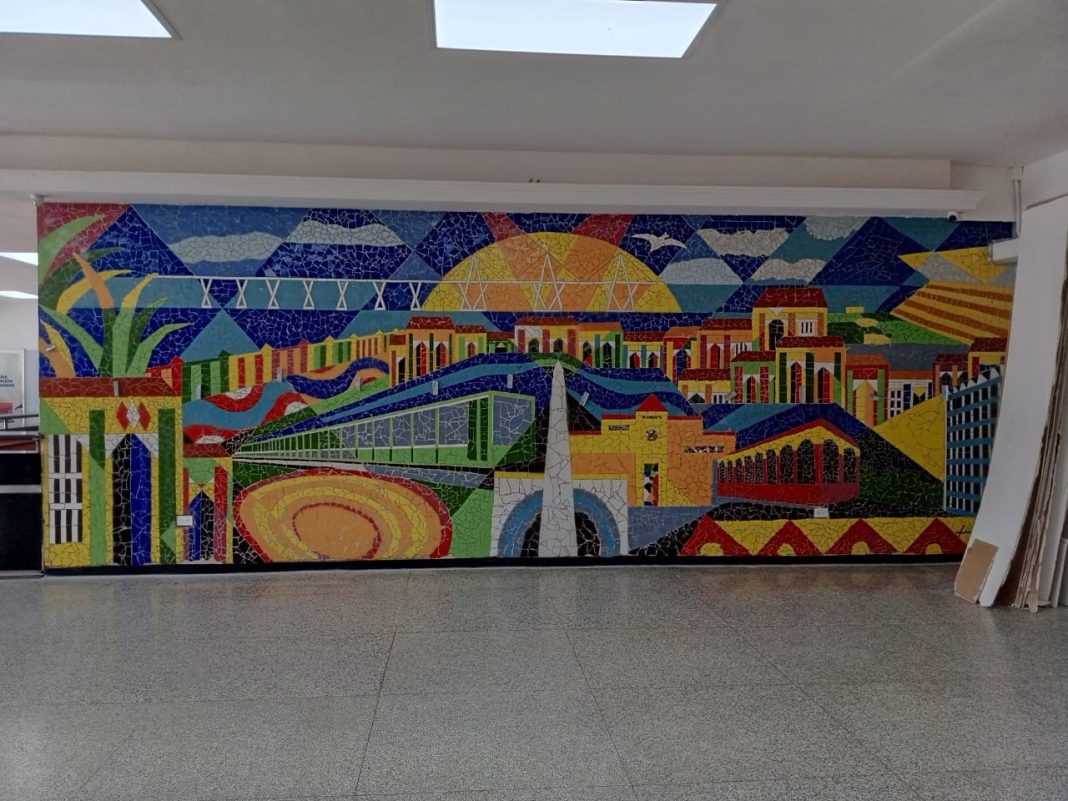 Mural de Luis Martínez vuelve a la luz en el lobby de la Alcaldía de Maracaibo