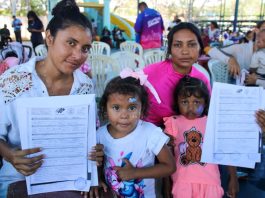 TESTIMONIOS: Entrega actas de nacimiento extemporáneas es un programa inédito de la Alcaldía de Maracaibo