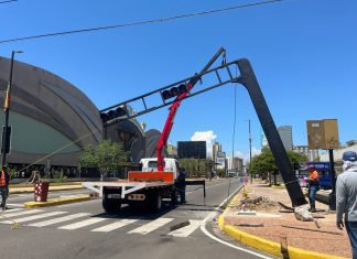 El IMTCUMA restablece semáforo de 5 de julio tras accidente vial que lo derribó