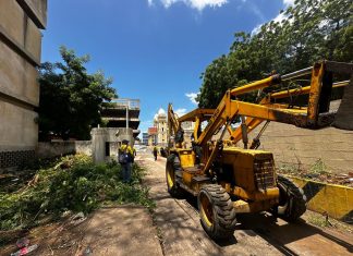 Alcaldía de Maracaibo limpìó terreno adyacente a las Torres del Saladillo para tranquilidad de más de 1.400 familias