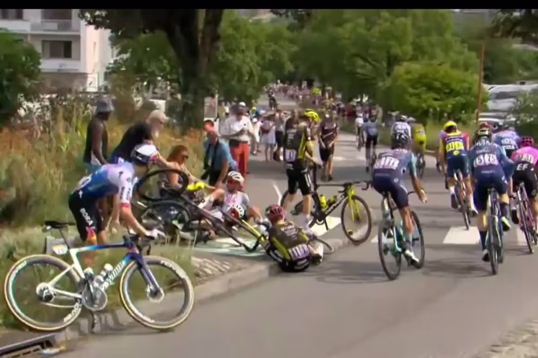 Vingegaard se retiró del Tour tras una caída