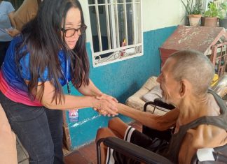 MARACAIBO: Respuesta inmediata de la Alcaldía con sillas de rueda a dos abuelos que sufrieron ACV