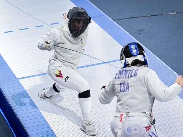 JUEGOS CAC: Anabella Acurero oro en esgrima