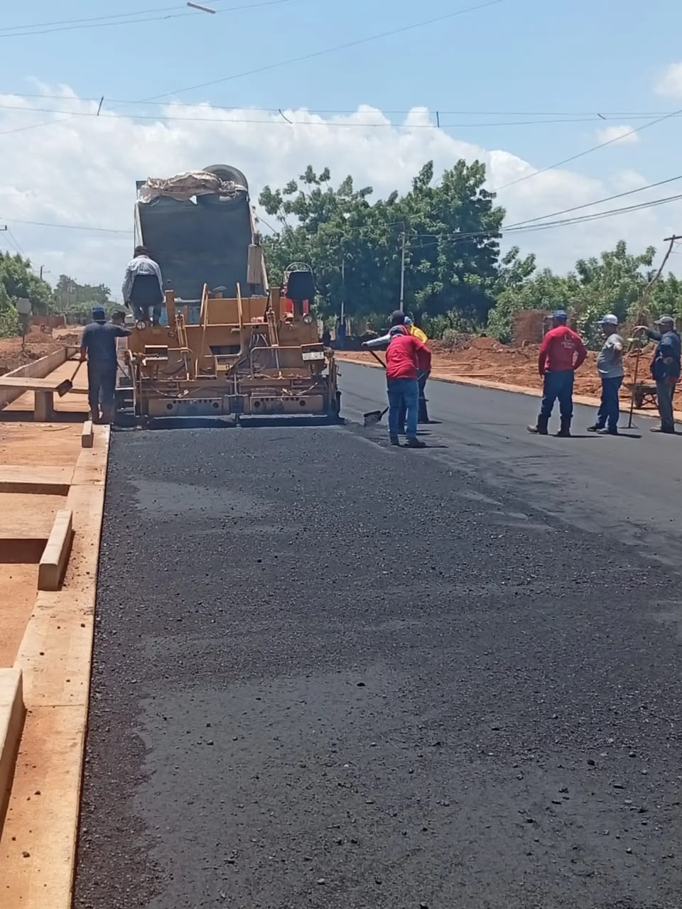 Asfaltado y drenaje en la vía Curva de Molina-La Concepción avanzan: Acabarán décadas de inundaciones