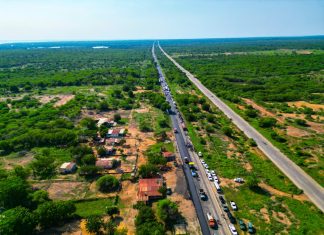 Gobernador Caldera y vicepresidente de Obras Públicas y Servicios activan asfaltado en la Lara-Zulia