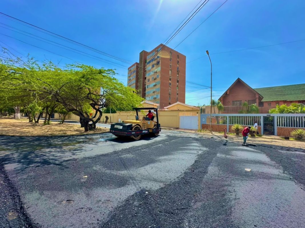 Gobernación del Zulia coloca más de 3.500 toneladas de asfalto en Ciudadela Faría