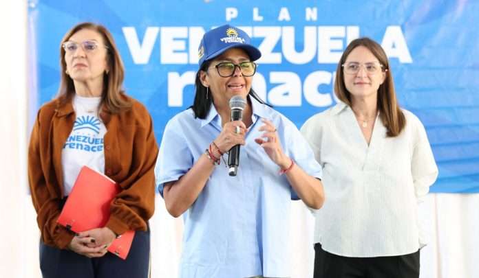 Otras 102 viviendas entregó la presidenta Delcy en Caracas