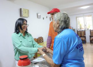 Presidenta Delcy entregó 212 viviendas a familias afectadas por sismos en Santa Rosalía