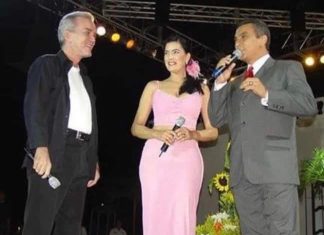 Un fanático Aparicio y Gilberto Correa celebra 40 años como locutor y animador profesional