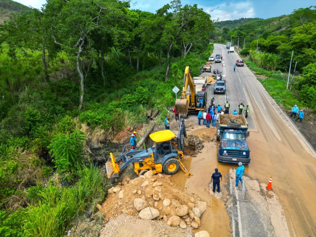 Gobernación inició trabajos de nuevo alcantarillado de 24 metros lineales en el sector El Venado de la carretera Lara-Zulia