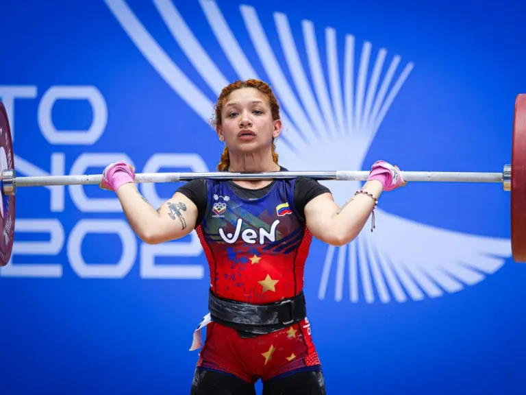 JUEGOS CAC: Patricia Mercado oro y plata en pesas