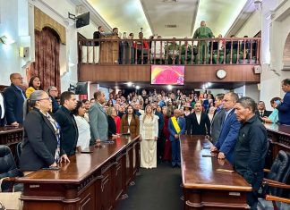 MERECIDO GALARDÓN: Gobernador Luis Caldera entregó el premio regional de Periodismo