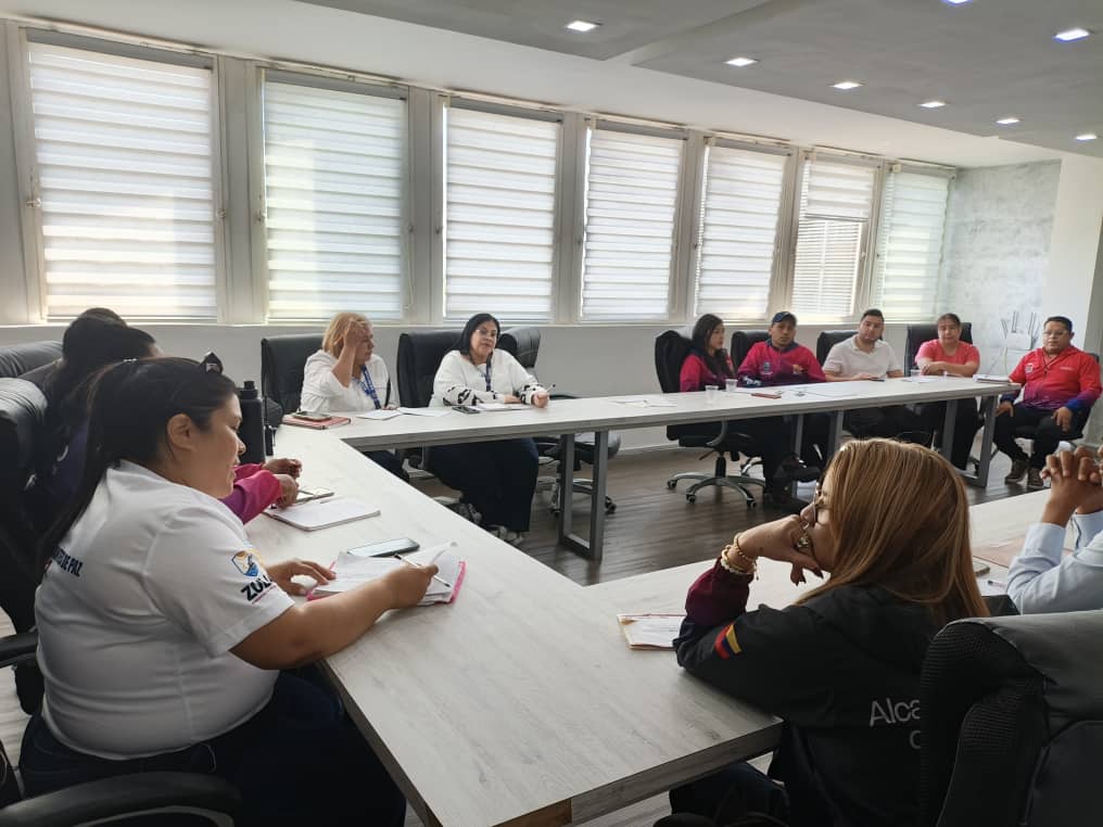 Realizan encuentro interinstitucional para fortalecer las comunas en Maracaibo