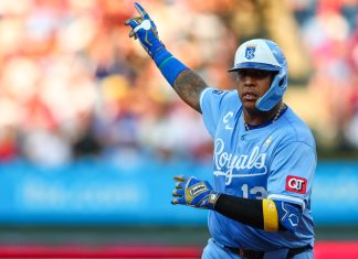 Salvador extiende su leyenda a punta de jonrones
