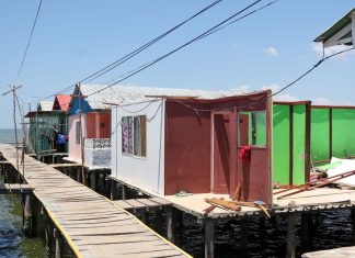 Comunidad palafítica de Santa Rosa con techos nuevos: Alcaldía de Maracaibo apoya a los afectadas por Onda Tropical