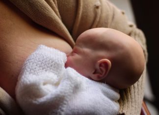 Lactancia materna reduce hasta en 4,3 % el riesgo de cáncer de mama por año acumulado