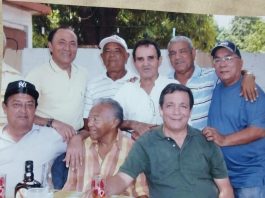 Hallé esta foto, y de ocho amigos apenas quedamos dos…