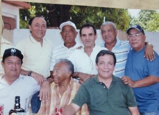 Hallé esta foto, y de ocho amigos apenas quedamos dos…