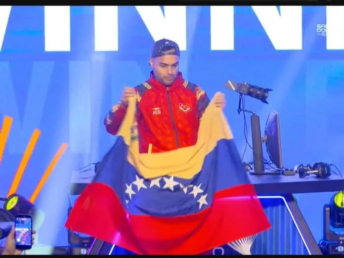Venezolano Carlos Salazar bronce en el eFootball en Santo Domingo