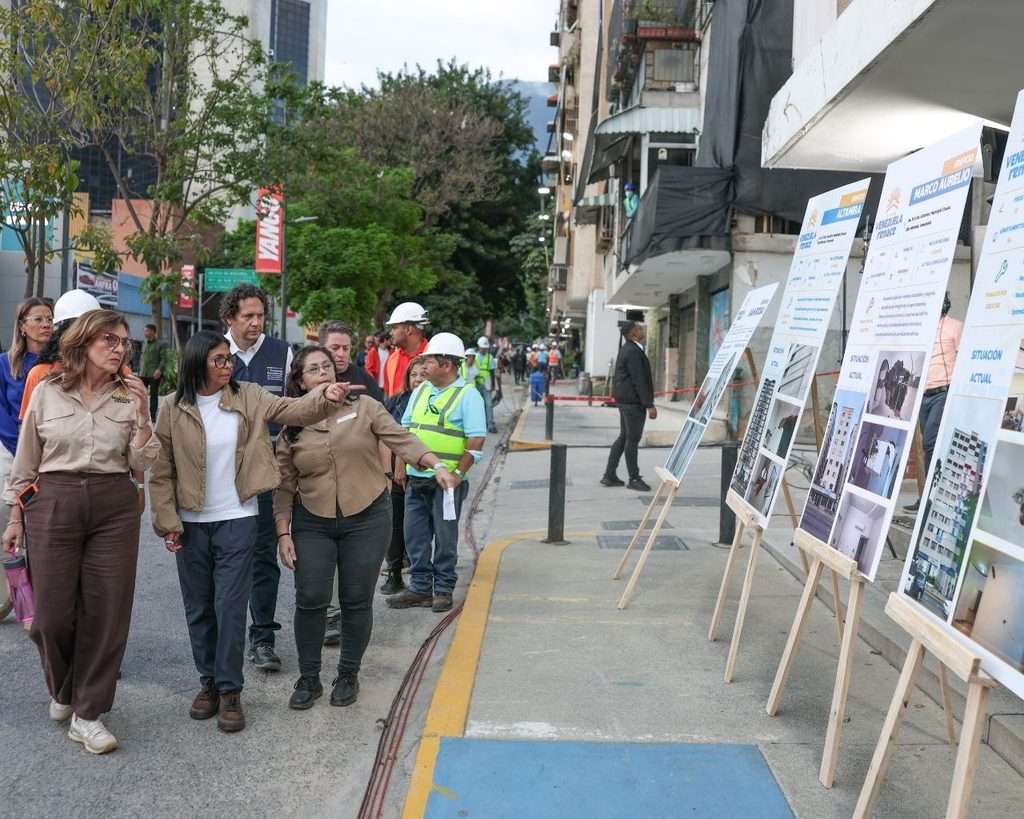 Presidenta Delcy Rodríguez otorga financiamento a condominios en Chacao
