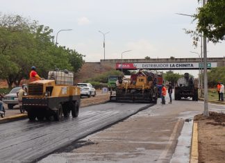 Tres niveles Gobierno iniciaron asfaltado en el Distribuidor La Chinita