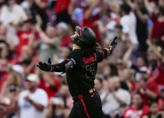 Eugenio llegó a 10 campañas con más de 20 jonrones e igualó a Ken Griffey en los Rojos