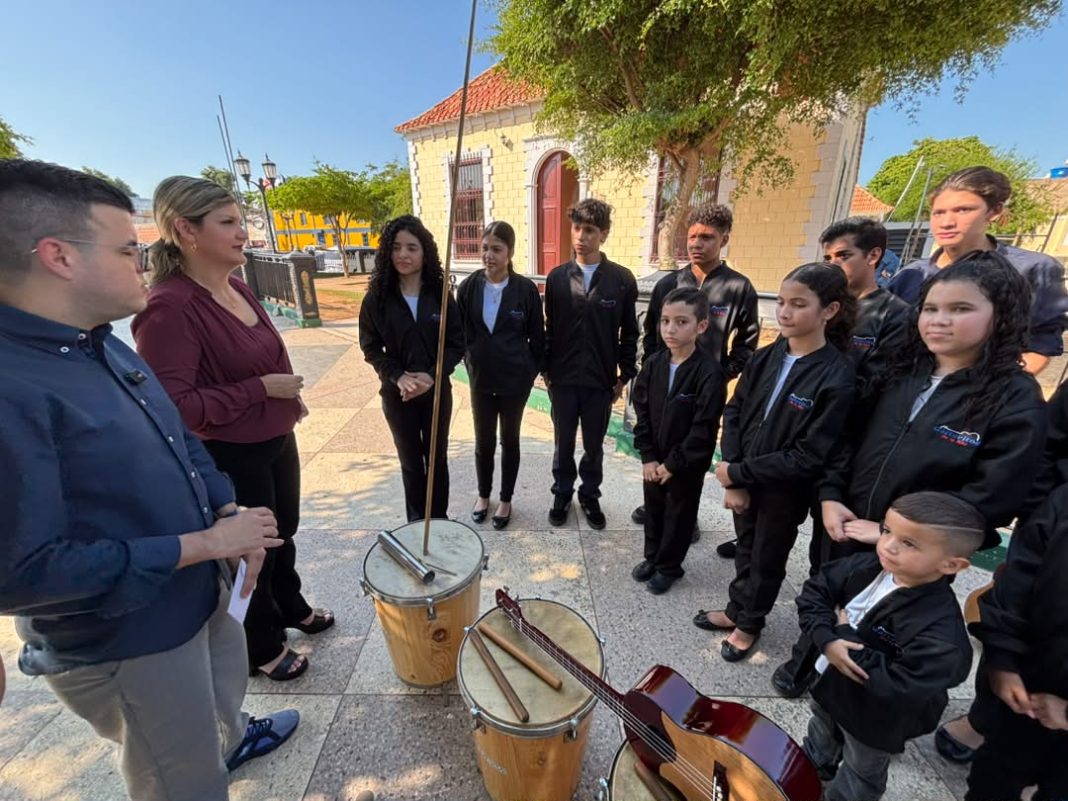 Primera Dama del Estado impulsa el talento de «Gaiteritos de La Rita» con entrega de instrumental gaitero