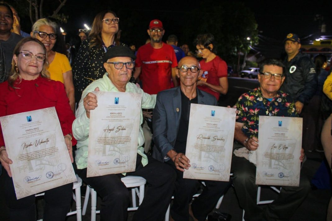 ¡Botón Honor al Mérito!: Concejo Municipal de Maracaibo homenajeó a poetas, músicos, escritores y cultores populares