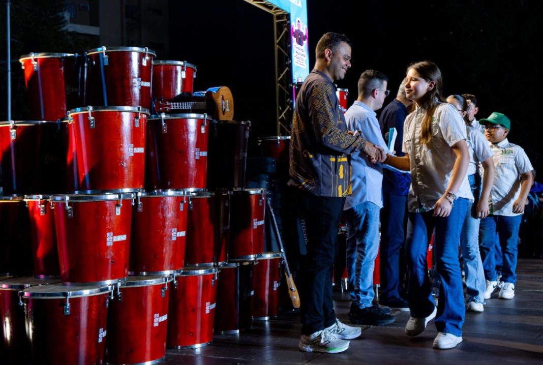 Más de 140 instrumentos recibieron ganadores del 2do Festival Nacional de la Gaita