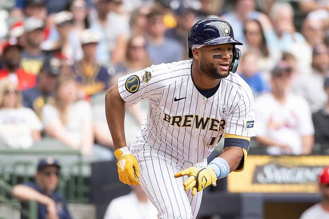 Jackson Chourio con par de cohetes en el triunfo 102 de Milwaukee