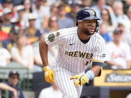 Jackson Chourio con par de cohetes en el triunfo 102 de Milwaukee