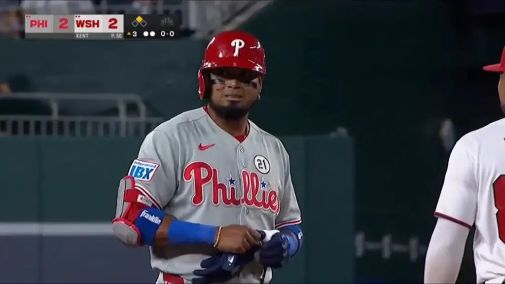 Arráez volvió caliente y rompió el slump con un multihit