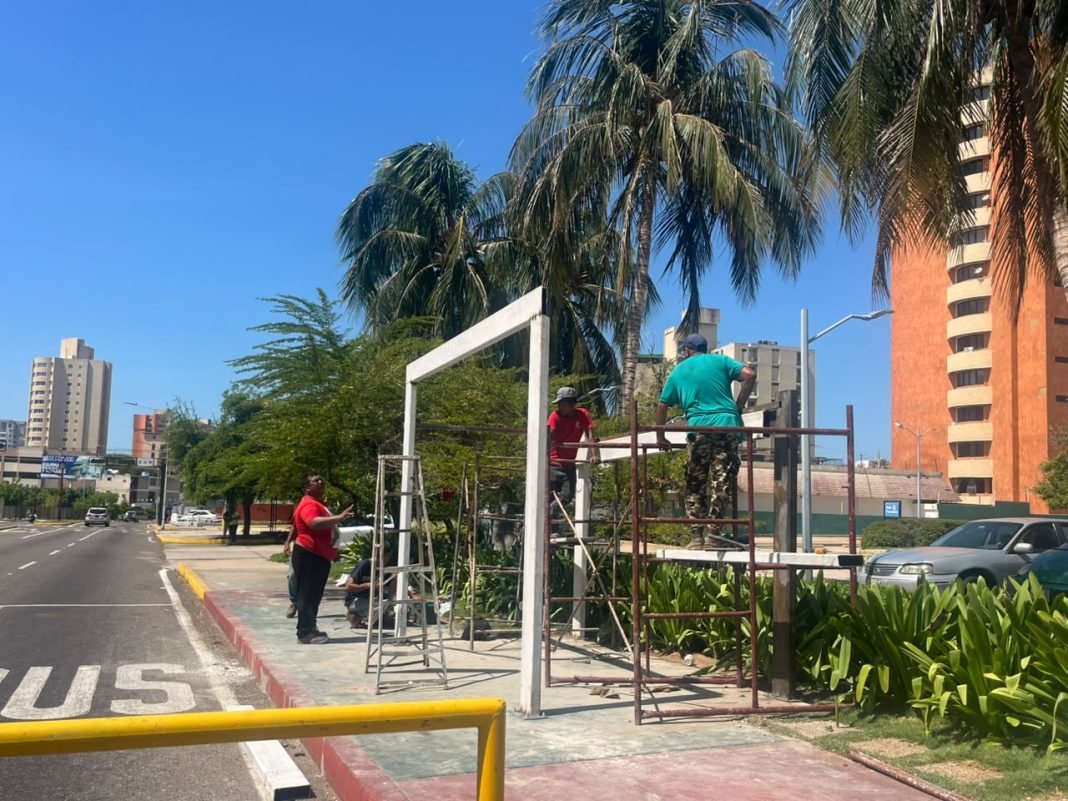 Alcaldía de Maracaibo instala la primera parada digital en calle 72 con avenida Bella Vista