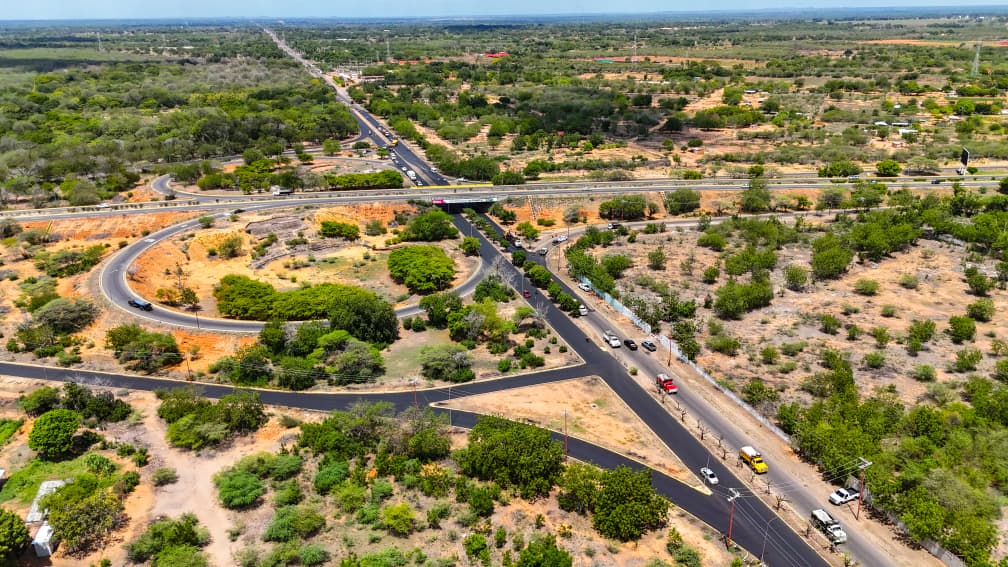 Gobernador Luis Caldera supervisa inicio del Plan de Asfaltado en 4 kilómetros entre Maracaibo y San Francisco