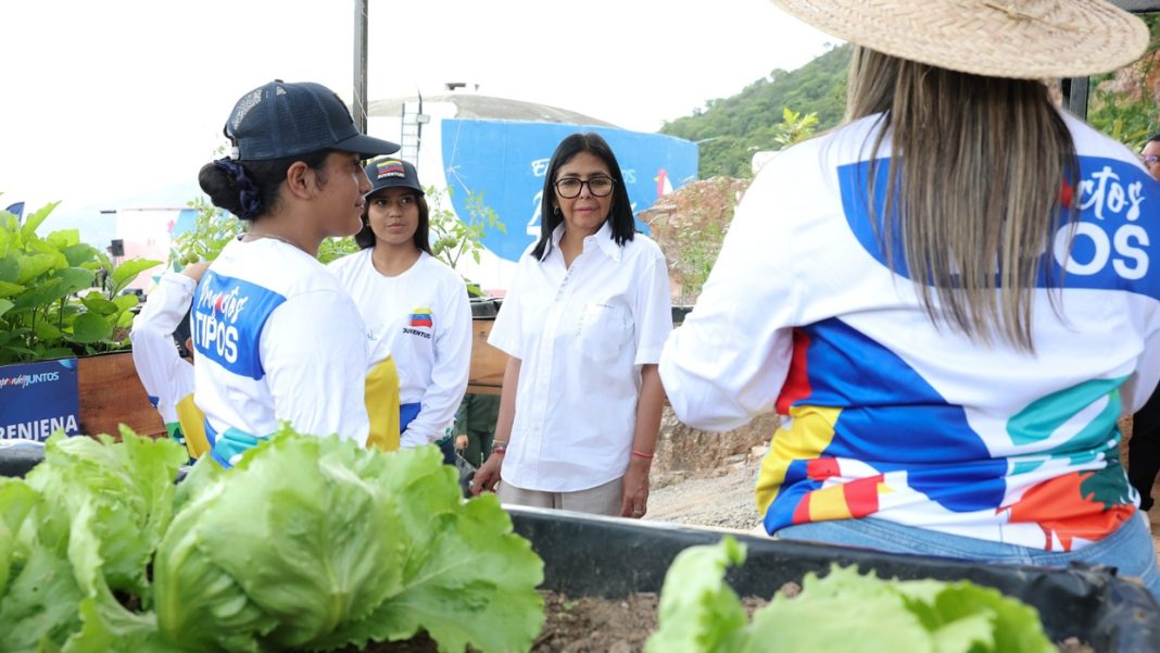 Delcy Rodríguez felicitó a los jóvenes involucrados en el impulso a la producción nacional