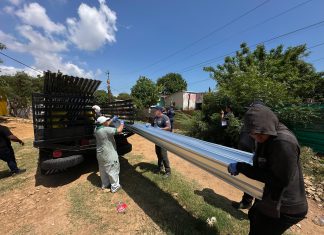 ¡Respuesta a la emergencia!: Alcaldía de Maracaibo reemplaza techos a casas en Santa Rosa de Agua afectadas por la tormenta