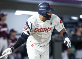 Víctor Reyes a 5 de los 200 imparables por segunda vez en Korea
