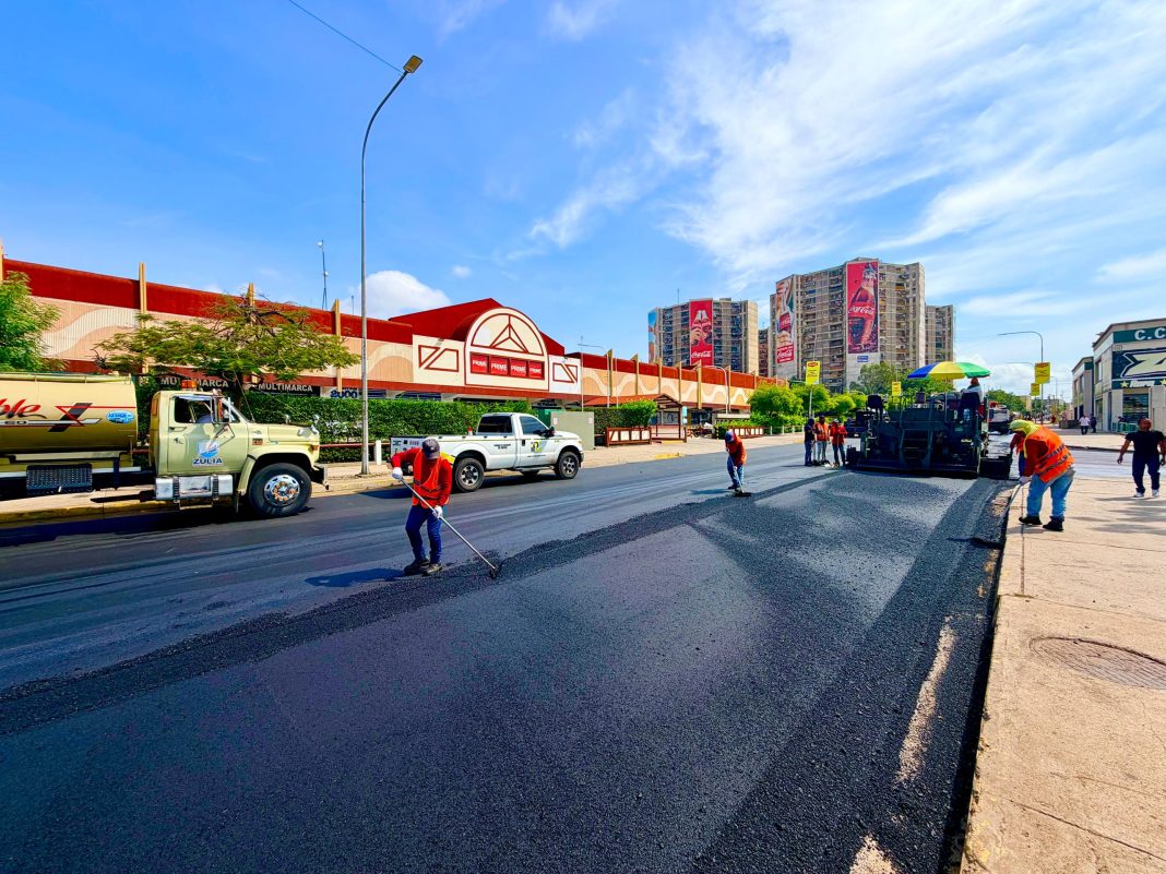 Gobernador Luis Caldera despliega plan de vialidad en el casco central de Maracaibo con 11 mil toneladas de asfalto