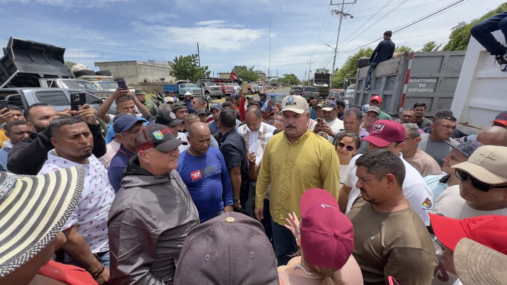 Gobernador Luis Caldera entregó 5,4 kilómetros de vialidad rehabilitada en Machiques