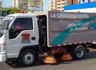 La Chiquinquireña y La Parroquiana, «Las Barredoras» que trajo Di Martino, recorren Maracaibo para tener una ciudad más limpia