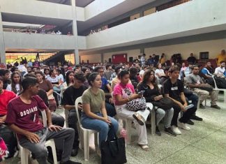 Con dos programas sociales, Alcaldía de Maracaibo promueve atención integral universitaria
