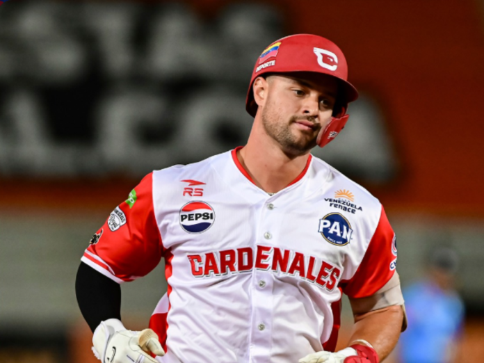 Con 20 hits, Cardenales le dio una paliza a las Águilas 14 por 7