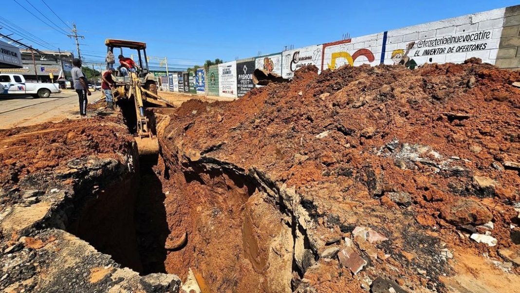 Gobernación del Zulia sustituye 120 metros de colector de aguas servidas en el corredor vial Amparo