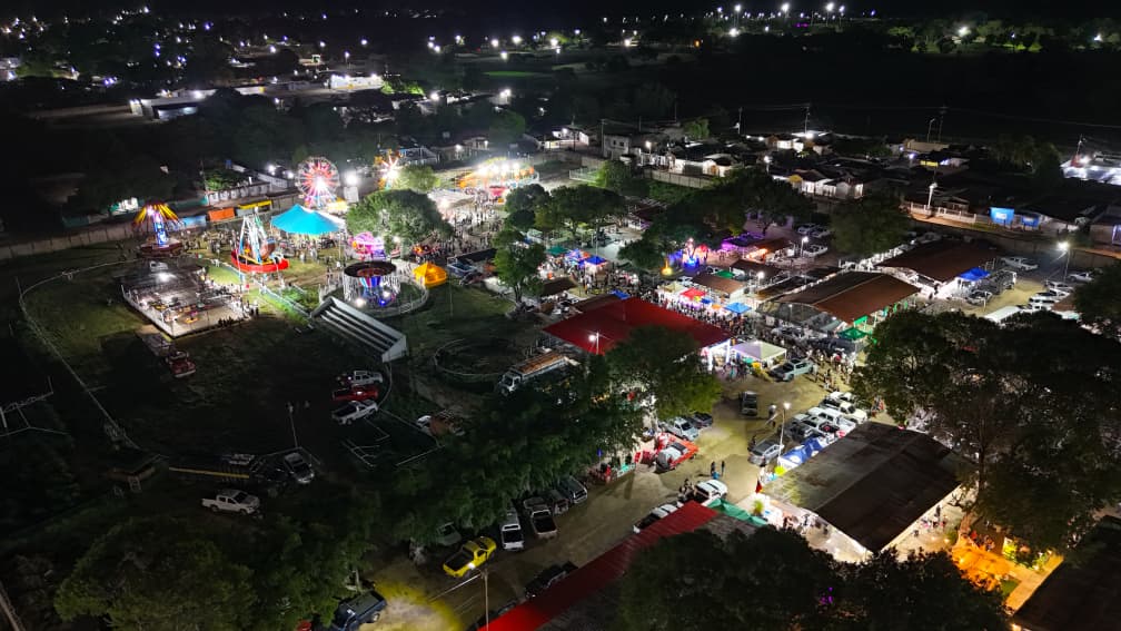 Gobernador Luis Caldera acompañó la inauguración de la 49ª Expoferia Comercial y Ganadera en la Villa del Rosario