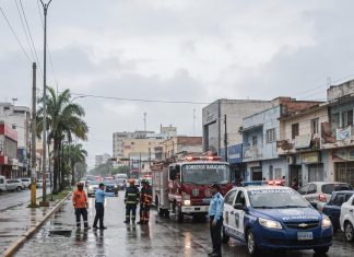 Despliegan operativo de seguridad y monitoreo tras fuerte aguacero y tormenta eléctrica en Maracaibo y San Francisco Funcionarios de seguridad y prevención realizan labores de supervisión vial en Maracaibo tras el paso de las lluvias.