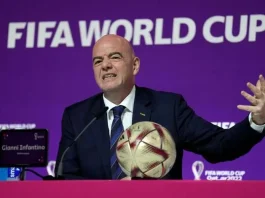 Infantino con su campaña a Japón en busca de su reelección en la FIFA