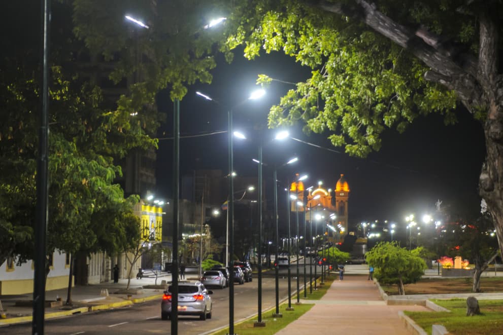 Se ilumina el camino de las cuatro rutas de La Chinita…